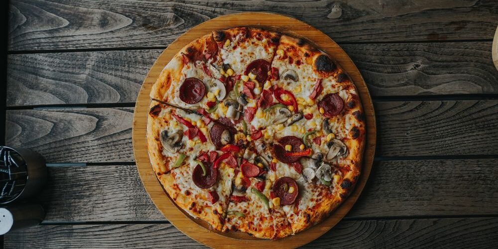 Vin sau bere? Ce băuturi se potrivesc cu pizza