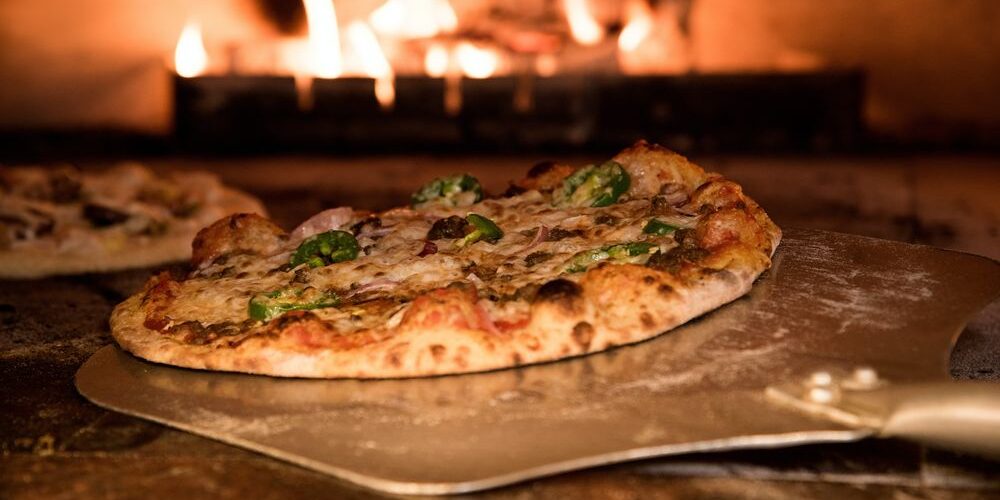Vin sau bere? Ce băuturi se potrivesc cu pizza